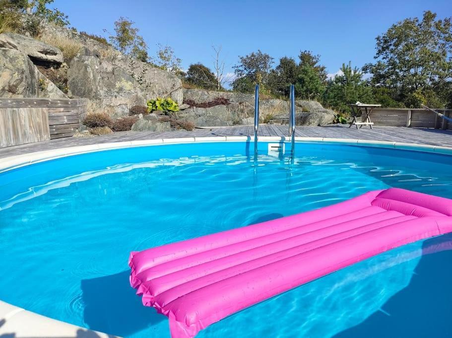 Quiet And Comfy With Swimming Pool Apartment Onsala Luaran gambar