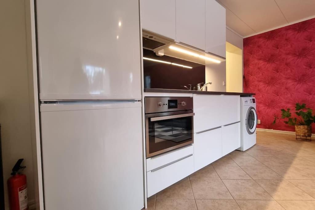Quiet And Comfy With Swimming Pool Apartment Onsala Luaran gambar